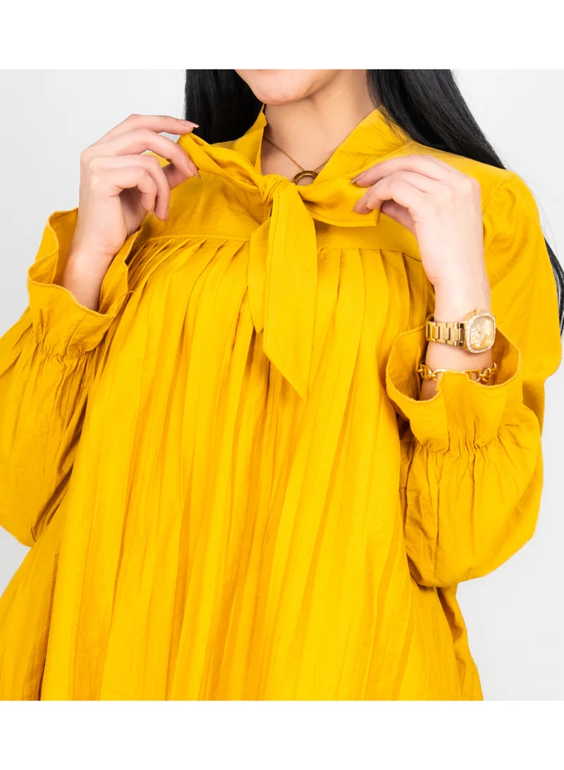 اكسا طقم عصري من قطعتين، بلوزة وبنطال بلون موحد، مزين بفيونكة